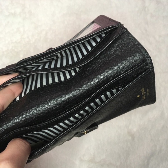 Kate Spade Black Leather Bill Fold Wallet Black White Stripe Interior - Picture 5 of 5